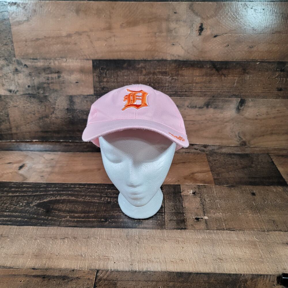 Ladies Pink Detroit Tigers Adjustable Baseball Cap